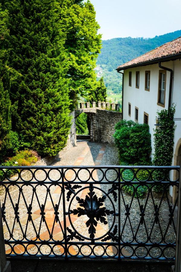 Castello Degli Angeli Carobbio degli Angeli Exterior foto