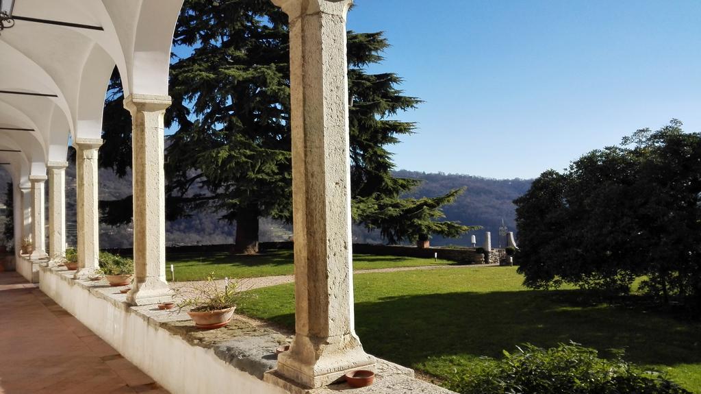 Castello Degli Angeli Carobbio degli Angeli Exterior foto