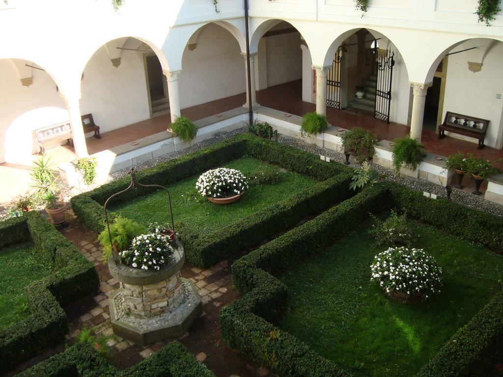 Castello Degli Angeli Carobbio degli Angeli Quarto foto